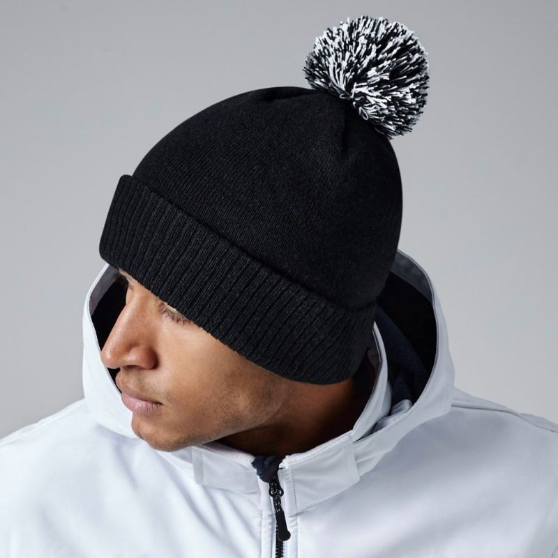 Bonnet doublé avec pompon bicolore en polyester recyclé